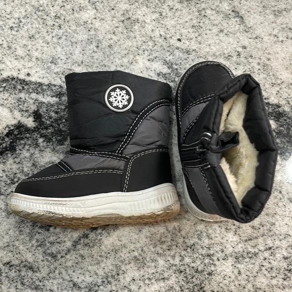 Little Boys Snow boots - Worn Once - Picture 1 of 4